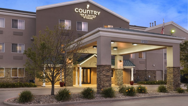 
		
			Country Inn & Suites Cedar Rapids Airport
		
	