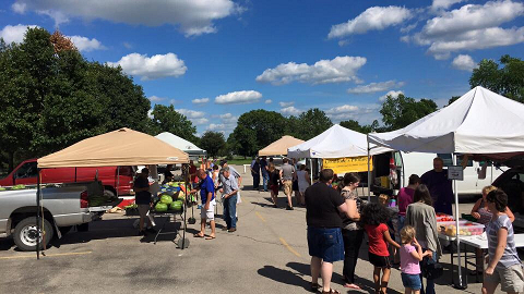 <p>The Cedar Rapids Parks and Recreation Department operates the Noelridge Farmers’ Market at the corner of Council Street and Collins Road NE.</p>